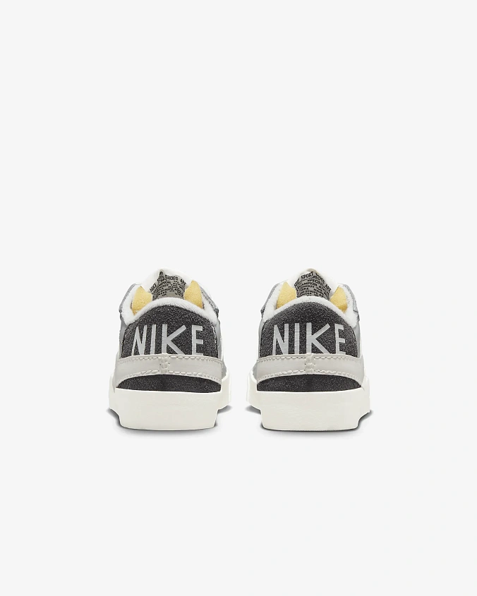 Кроссовки Nike Blazer Low '77 Jumbo SE Light Smoke Grey/Photon Dust/Anthracite/Sail