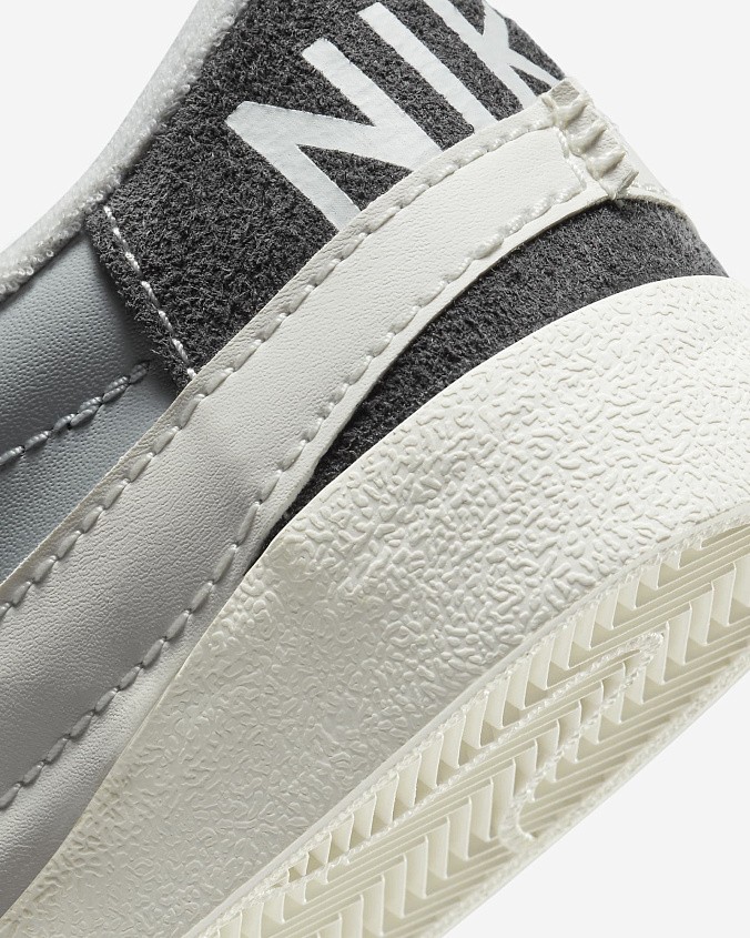Кроссовки Nike Blazer Low '77 Jumbo SE Light Smoke Grey/Photon Dust/Anthracite/Sail